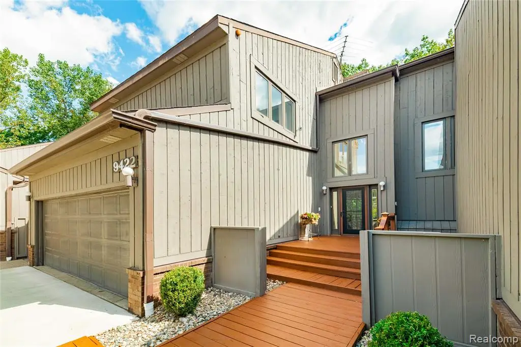 9422 Hawthorne Glen, Grosse Ile, MI  - Image #1
