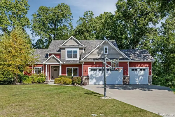2214 White Hawk, Howell, MI 