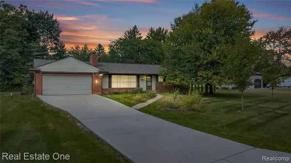 28423 Cumberland Drive, Farmington Hills, MI 48334