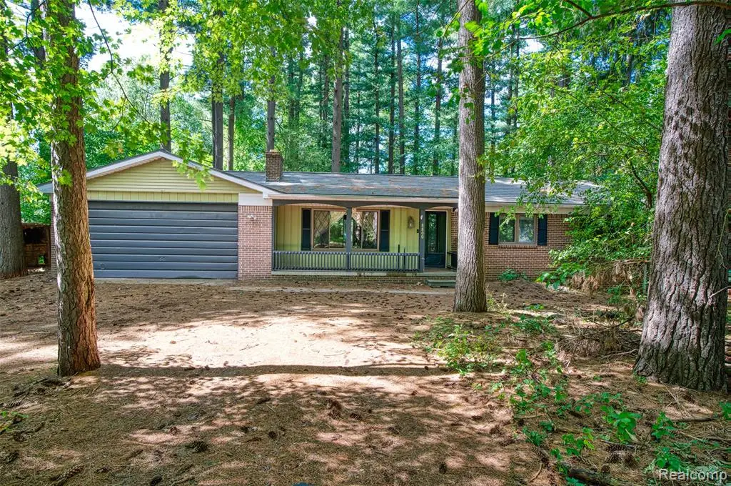 8800 Evergreen, Brighton, MI  - Image #1