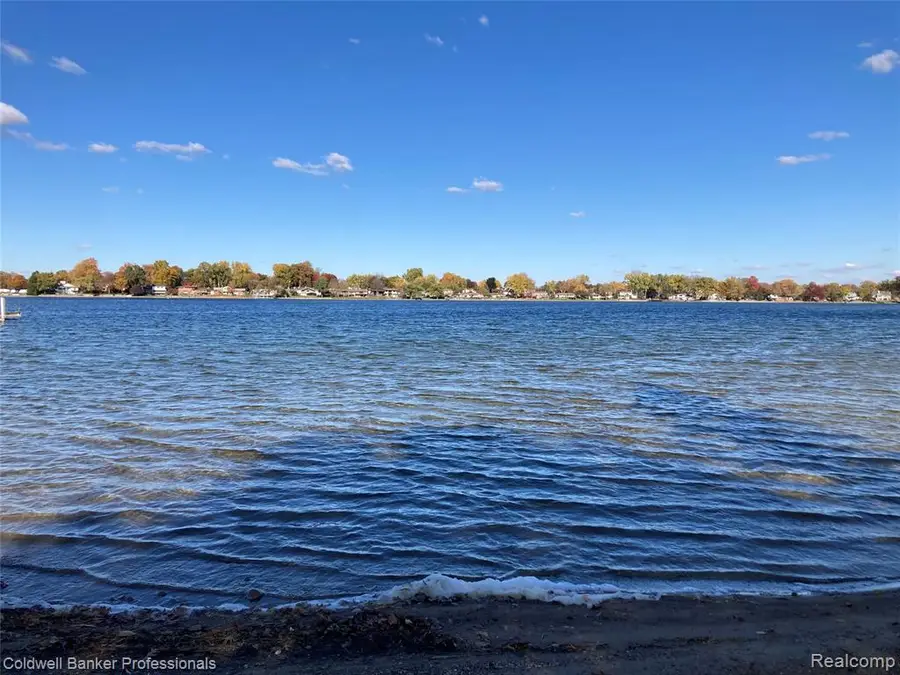 3436 Adams Shore, Waterford, MI  - Image #2