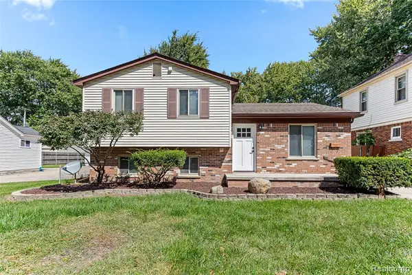 21701 Pleasant, Saint Clair Shores, MI 