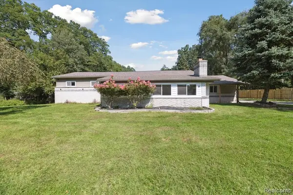 1590 W Rolston, Linden, MI 