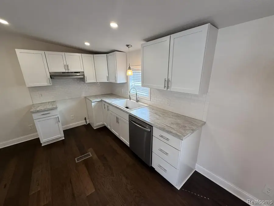 24 S Hill, Fenton, MI 48430 - Image #2