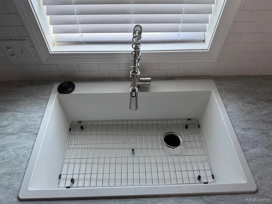 24 S Hill, Fenton, MI 48430 - Image #3