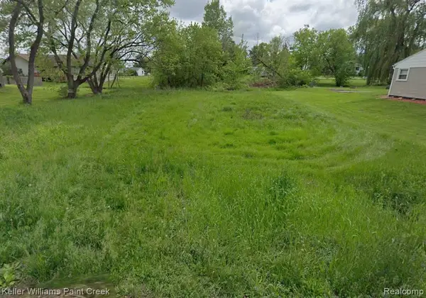 V/L E Scottwood, Burton, MI 48529