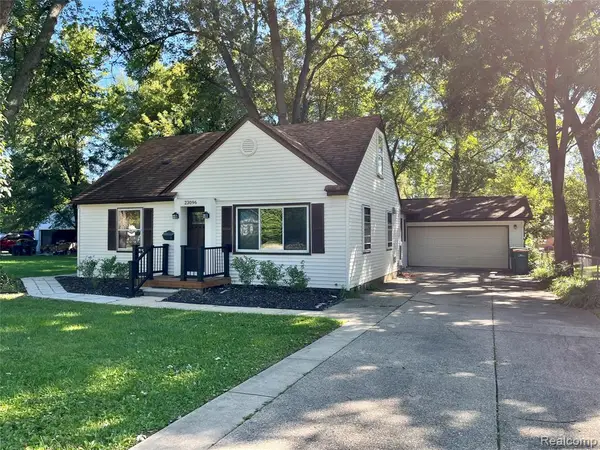 23096 Hawthorne, Farmington, MI 