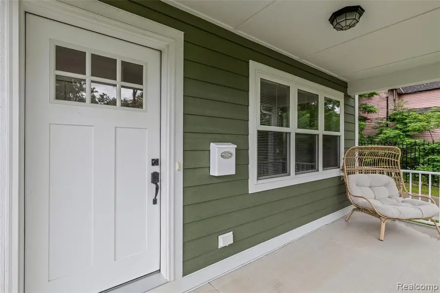 416 W Second #4, Flint, MI  - Image #3