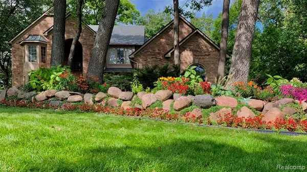 8110 High Point, White Lake, MI 