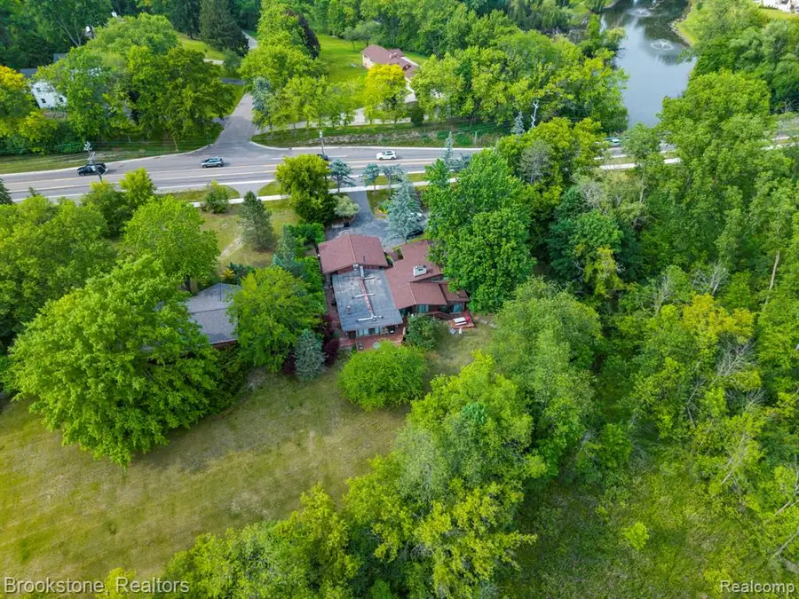 4665 W Maple Road, Bloomfield Hills, MI  - Image #3