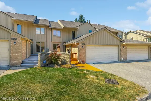 4343 Foxpointe, West Bloomfield, MI 