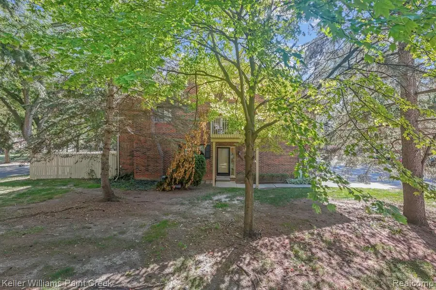 42501 Eldon Circle, Clinton Township, MI  - Image #3