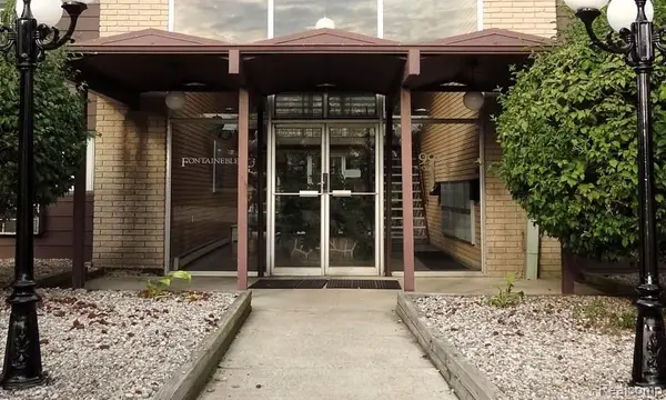 995 N Cass Lake #229, Waterford, MI 