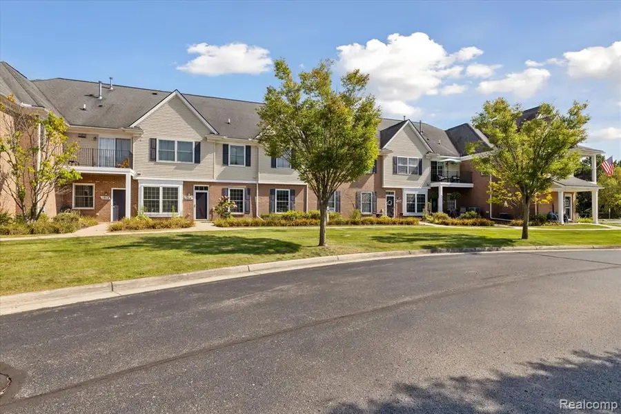 1014 Shiawassee, Howell, MI  - Image #2