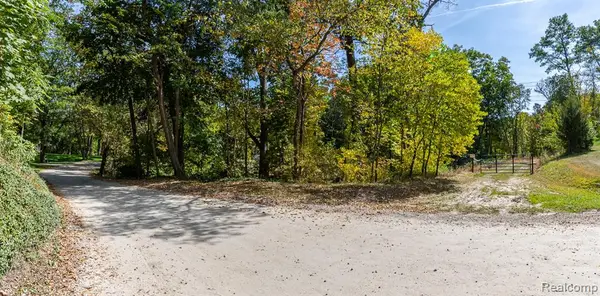 10516 Merrill, Fenton, MI 48430