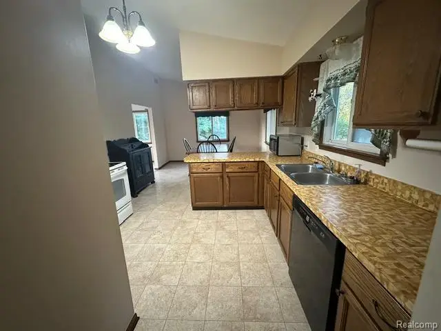 1795 Oakwood, Vineyard Lake, MI  - Image #2