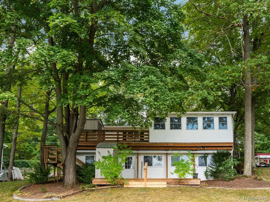 681 Lakeview, Harrison, MI  - #1