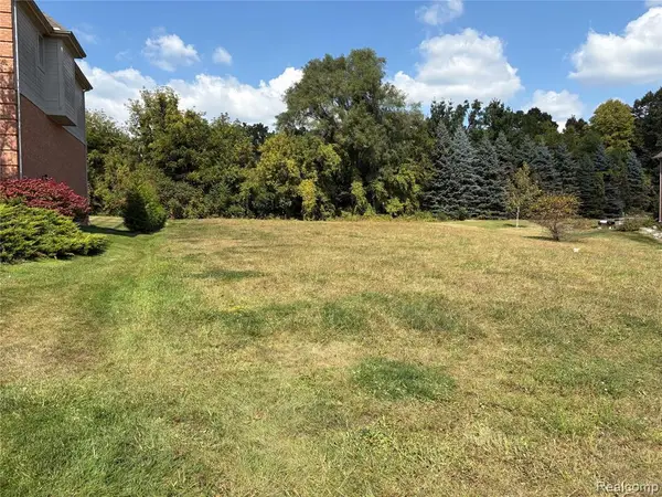 18018 Ridgeview, Northville, MI 