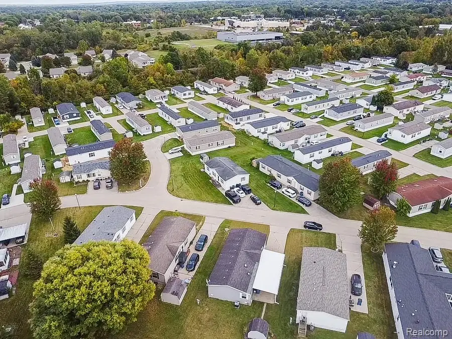 417 Saddle, Grand Blanc, MI  - Image #2