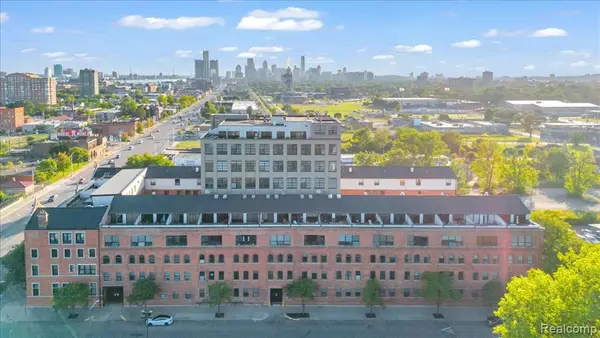 6533 E Jefferson #239E, Detroit, MI 