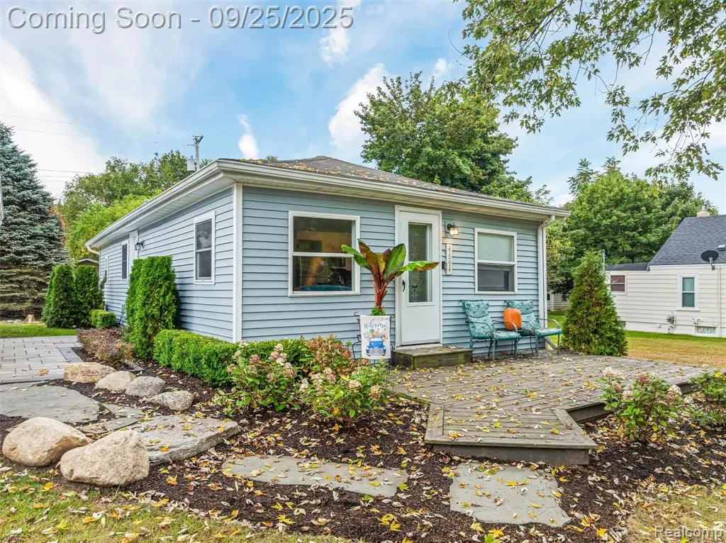 4694 Lakeborn, White Lake, MI  - #1