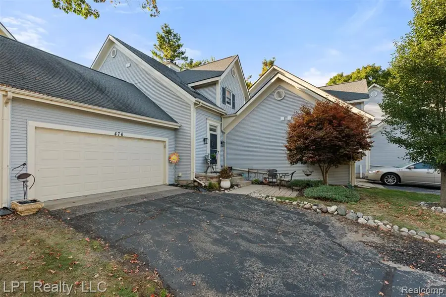 476 Remington, Fenton, MI  - Image #2