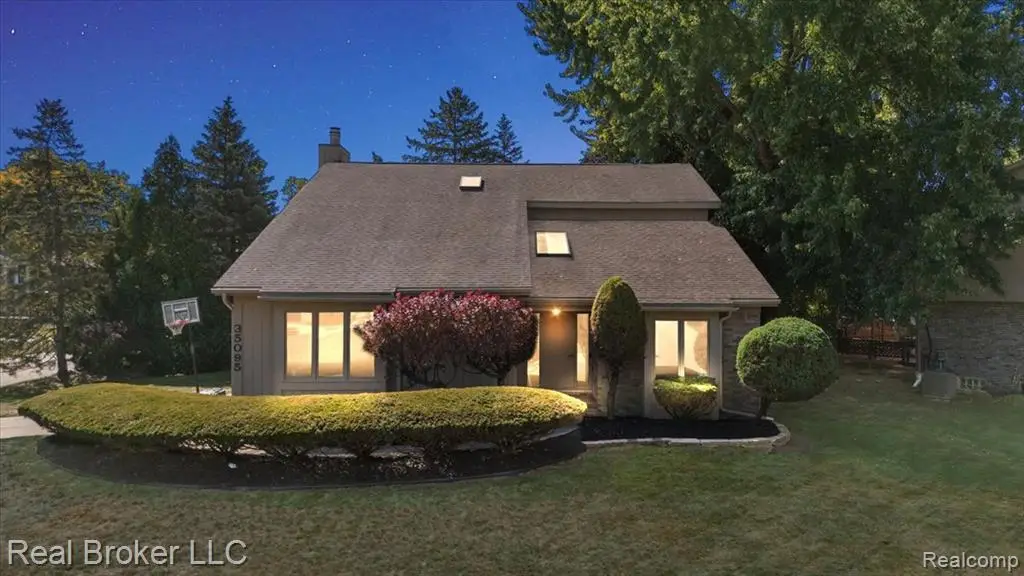 35095 Savannah, Farmington Hills, MI  - Image #1