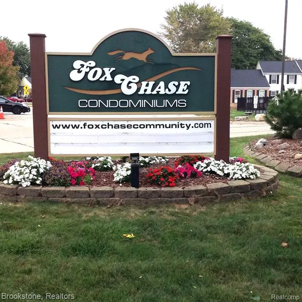 37439 Charter Oaks #114, Clinton Township, MI 