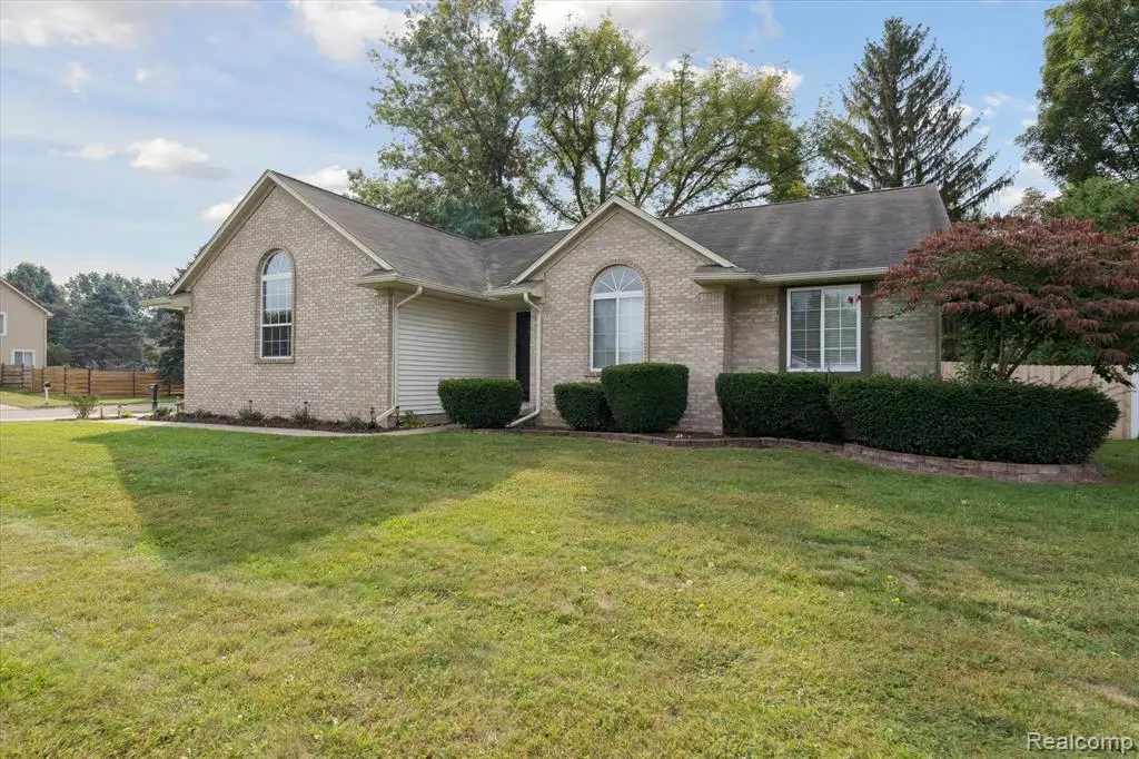 2447 Grove Park, Fenton, MI  - Image #1