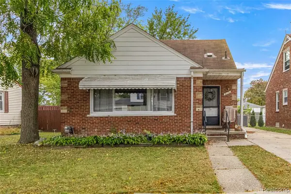 8174 Helen, Center Line, MI 