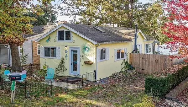 9061 Clinton, Holly, MI 