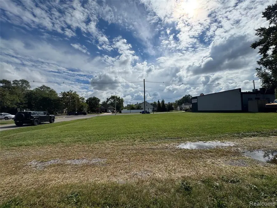 27510 Five Mile, Livonia, MI  - Image #2