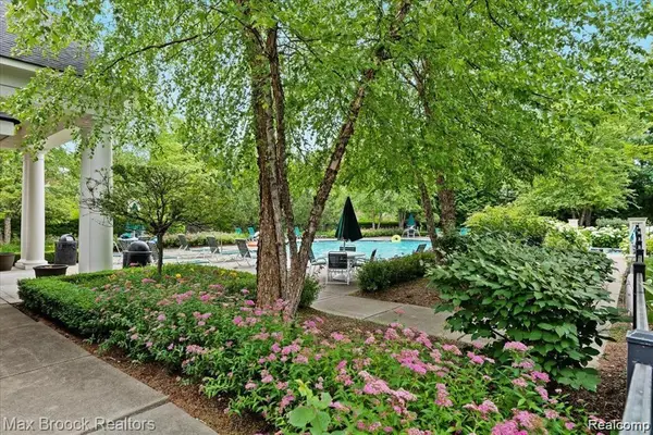 3101 Cameron, Walled Lake, MI 