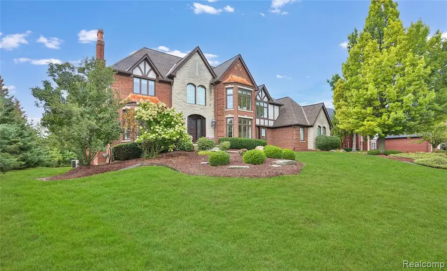 5826 Murfield, Rochester, MI  - Image #2