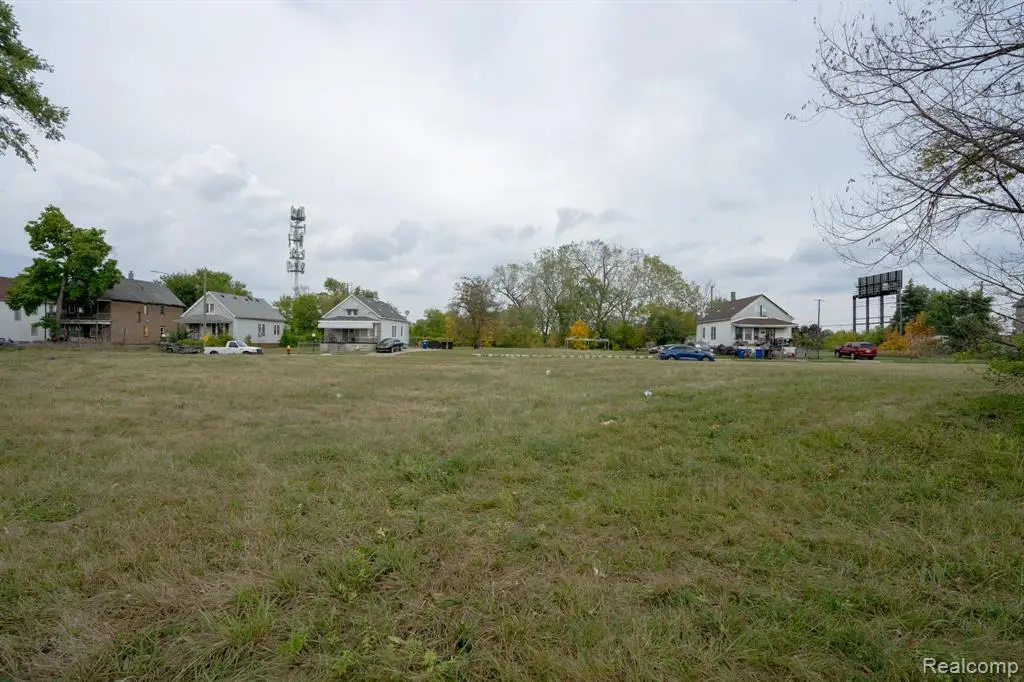 9833 Russell, Detroit, MI 48211 - #1