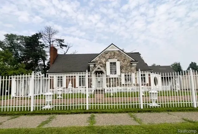 450 W Grixdale, Detroit, MI  - #1