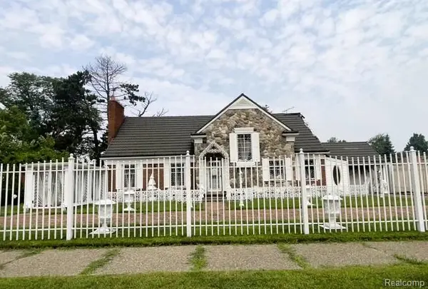 450 W Grixdale, Detroit, MI 