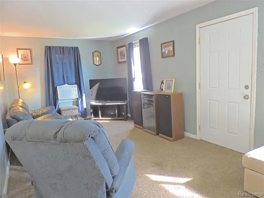 2043 E Schumacher, Burton, MI  - Image #3