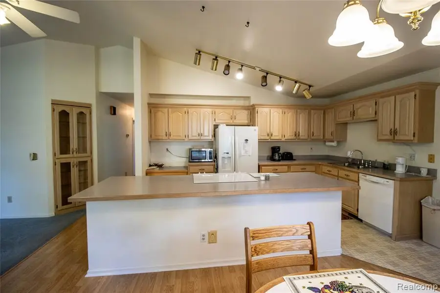 11655 Hawthorne Glen, Grand Blanc, MI  - Image #3