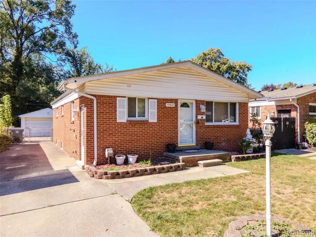 19661 Antago, Livonia, MI  - #1