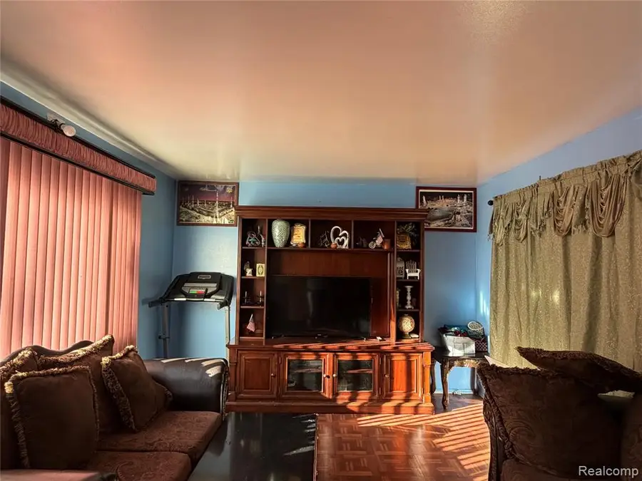 27226 Bradner, Warren, MI 48088 - #3