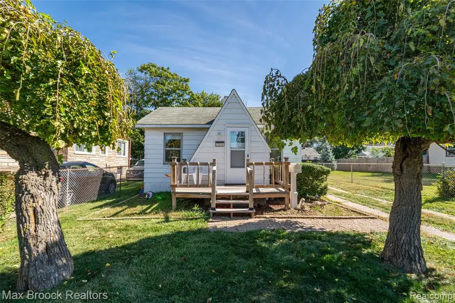 23376 Harding, Hazel Park, MI  - Image #2