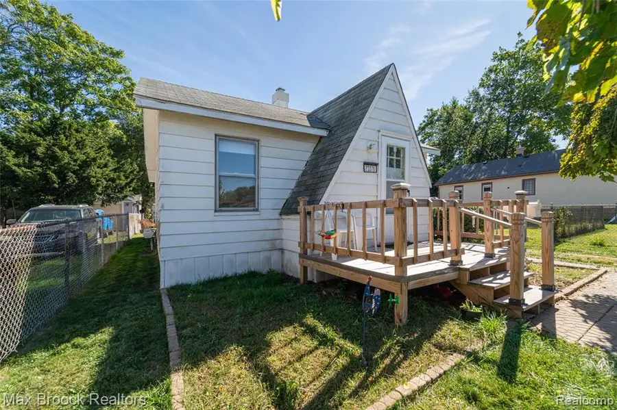 23376 Harding, Hazel Park, MI  - Image #3