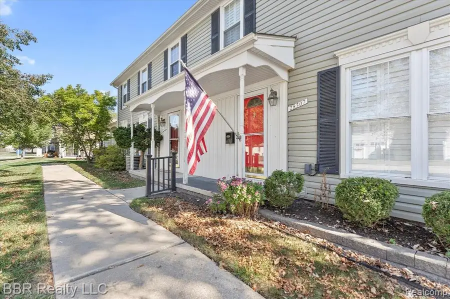 28305 Greenbriar, Brownstown, MI  - #2