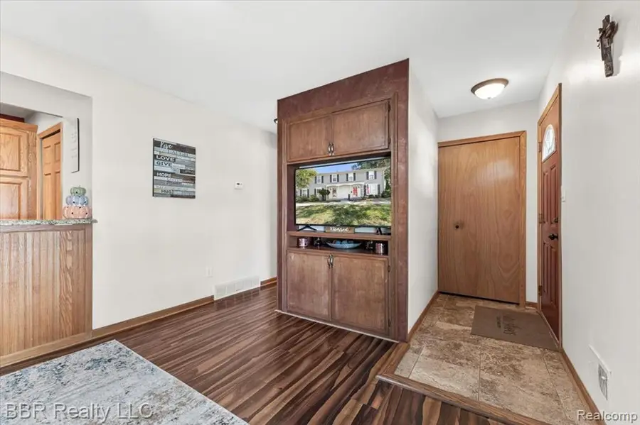 28305 Greenbriar, Brownstown, MI  - #3