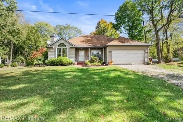 3388 Hogback, Fowlerville, MI 