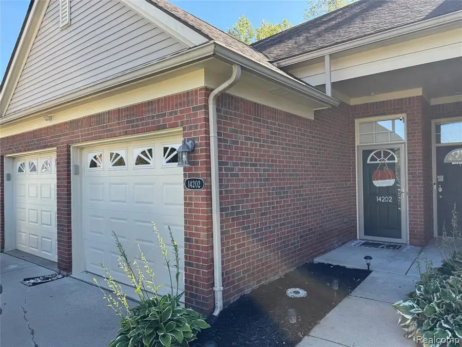 14202 Shadywood, Sterling Heights, MI  - Image #2