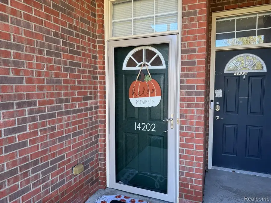 14202 Shadywood, Sterling Heights, MI  - Image #3