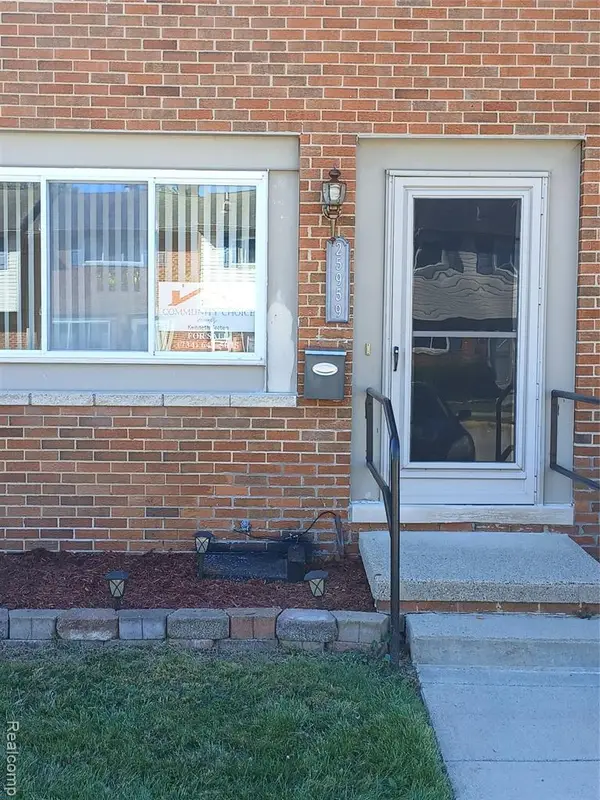 25959 Salem St, Roseville, MI 48066