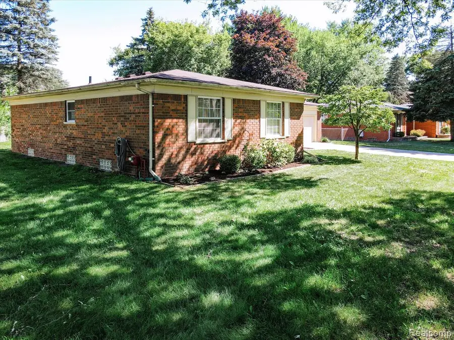 11366 Chicago, Warren, MI  - Image #3